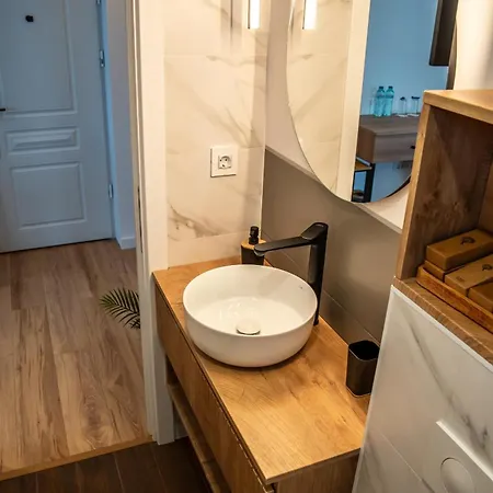 Ξενοδοχείο Volotel Skyway 4*